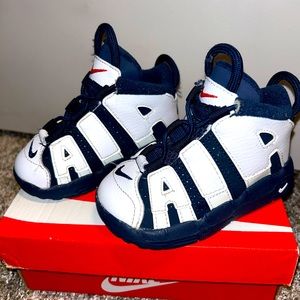 Toddler shoes size 6c